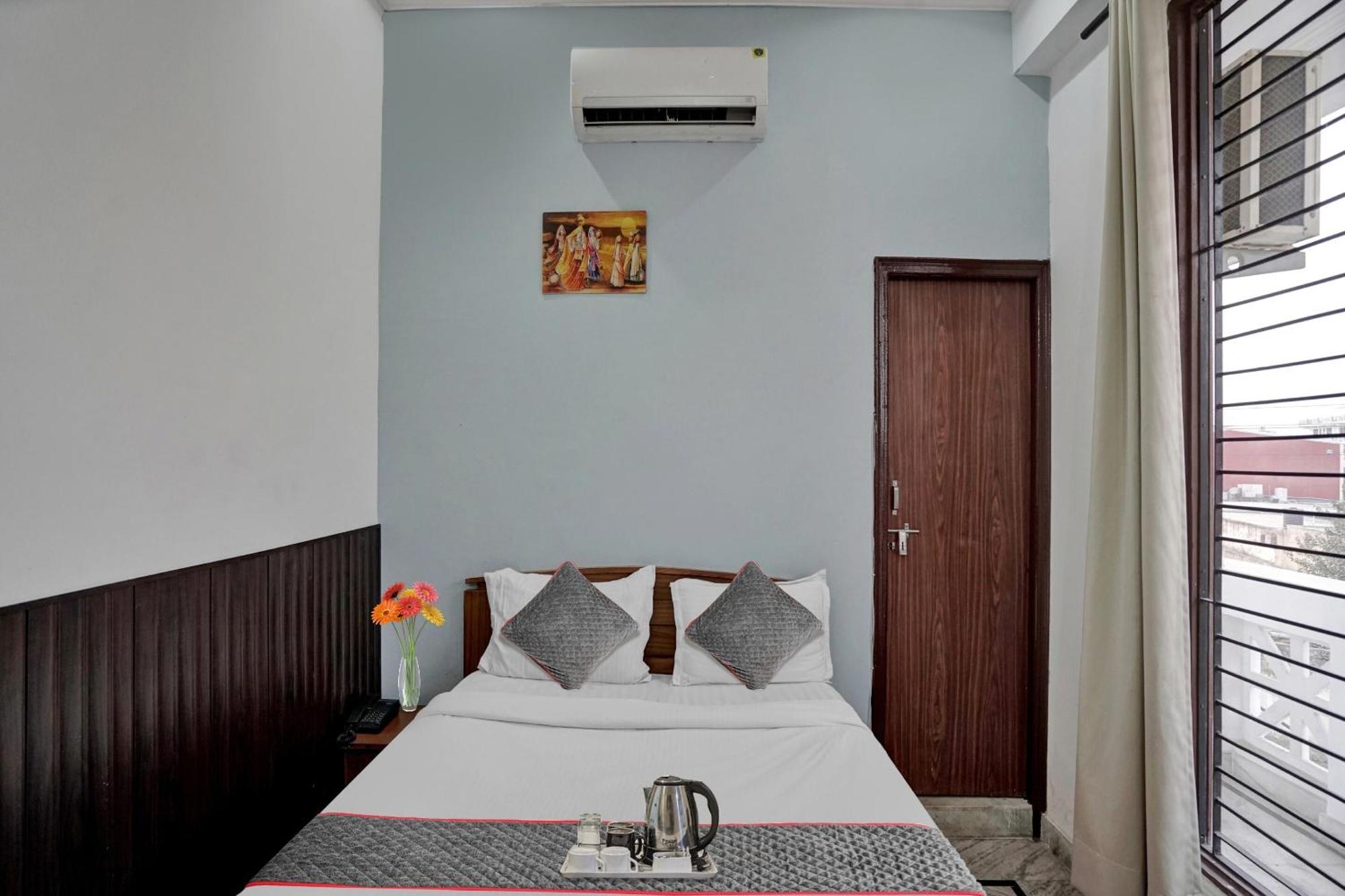 Отель Collection O Samira Residency Near Botanic Garden Of Indian Republic Нойда Экстерьер фото