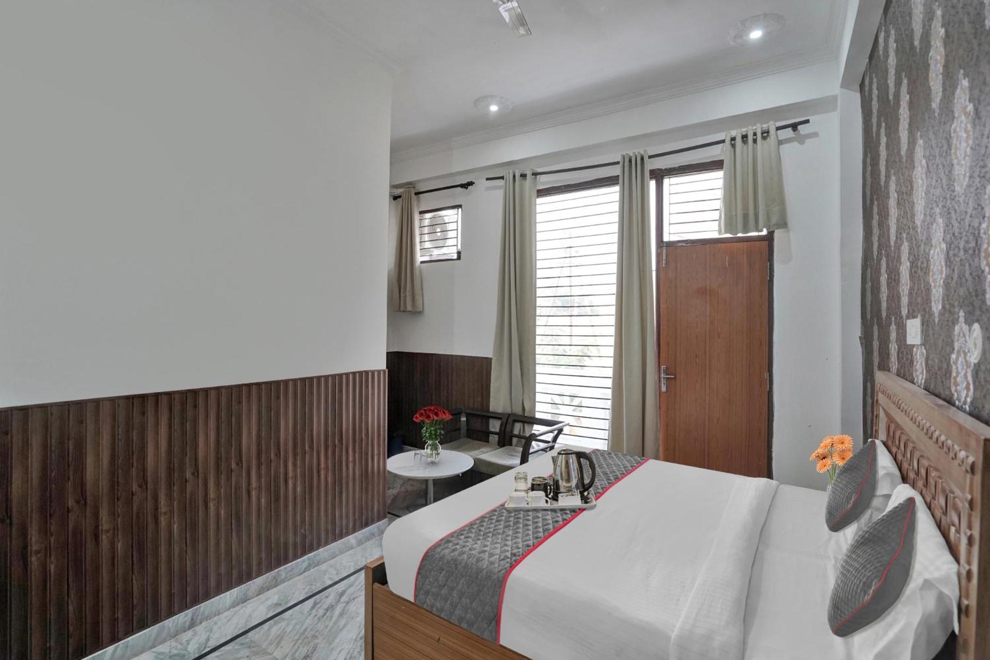 Отель Collection O Samira Residency Near Botanic Garden Of Indian Republic Нойда Экстерьер фото
