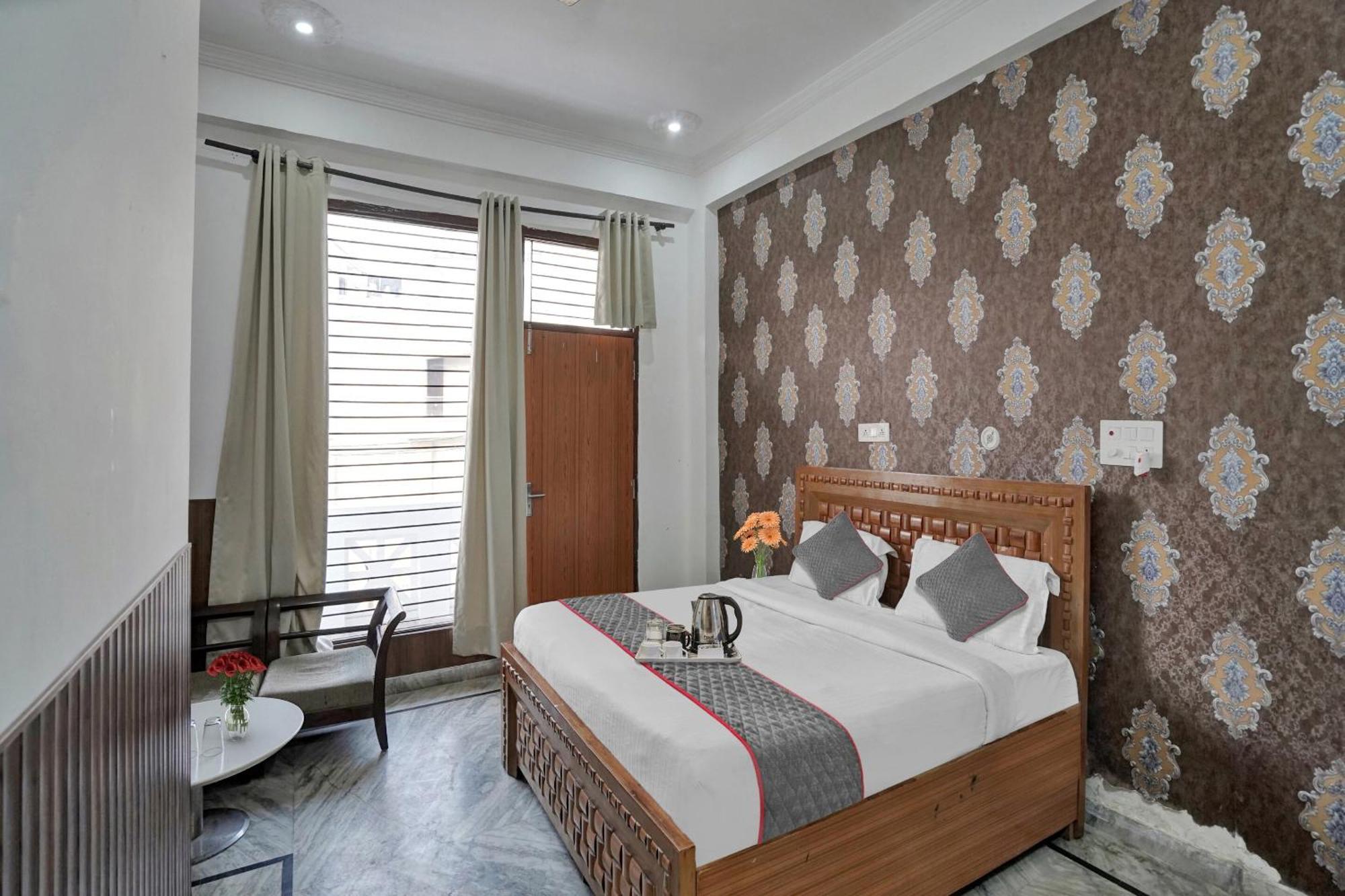 Отель Collection O Samira Residency Near Botanic Garden Of Indian Republic Нойда Экстерьер фото