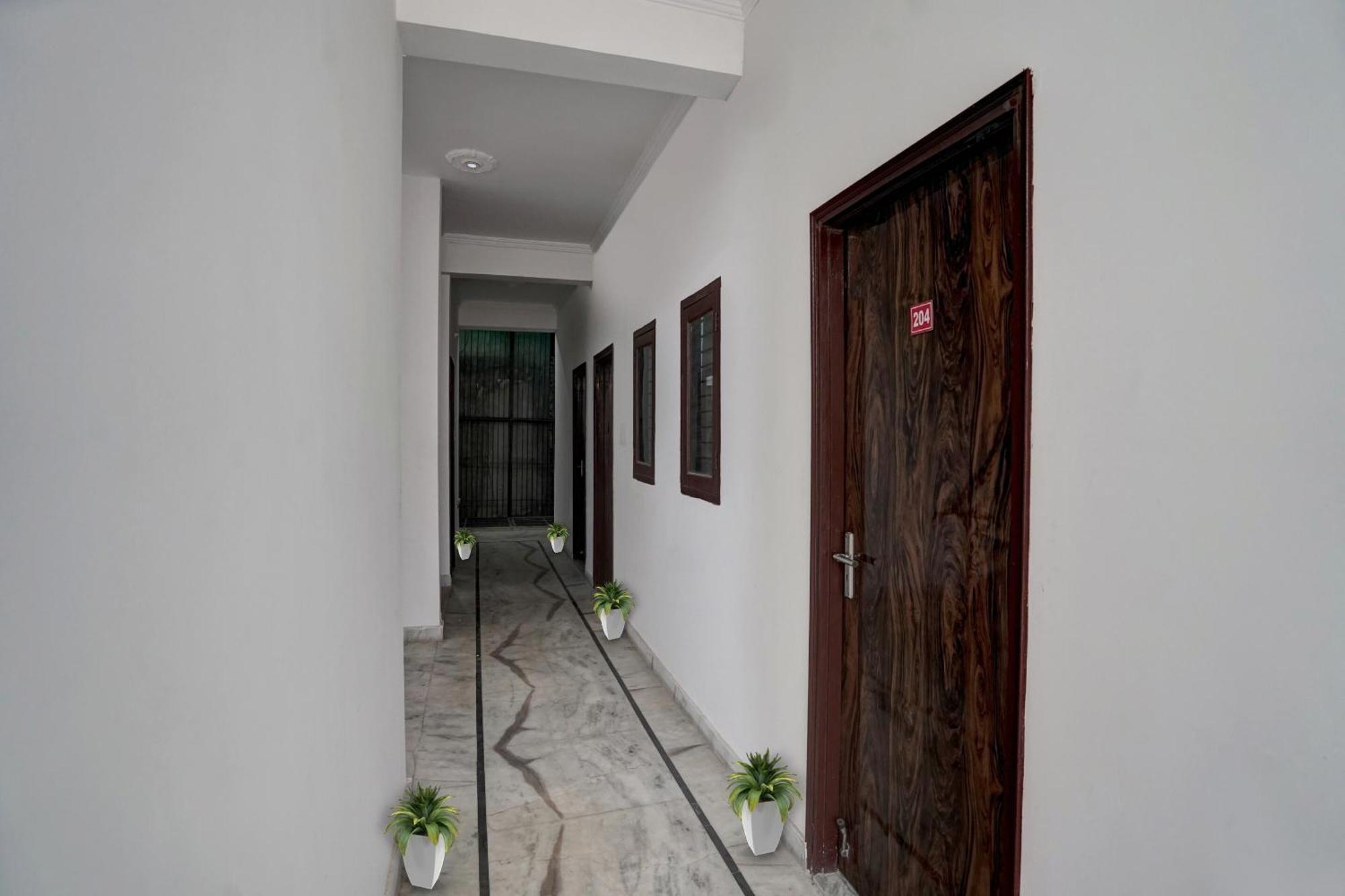Отель Collection O Samira Residency Near Botanic Garden Of Indian Republic Нойда Экстерьер фото