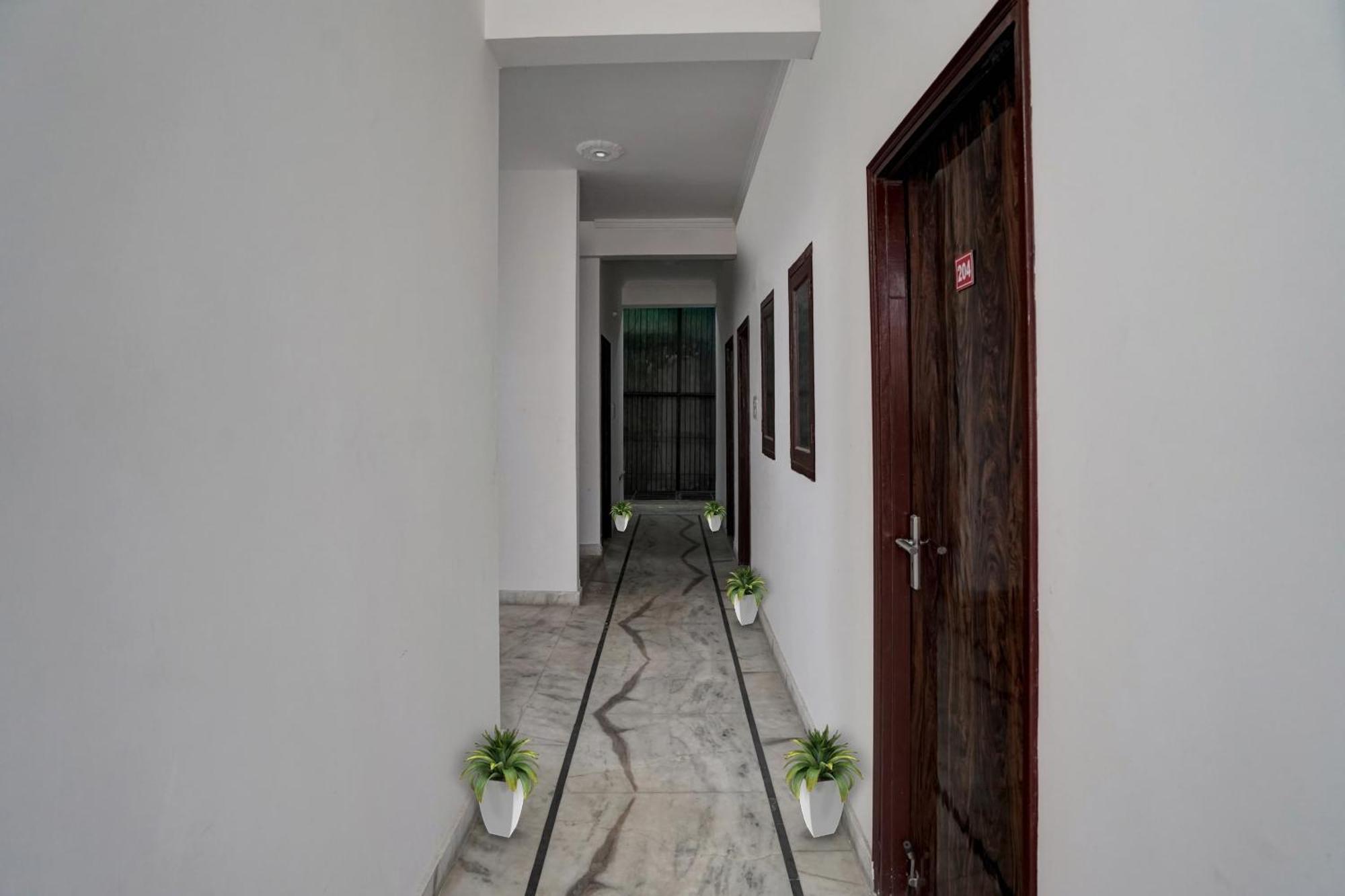 Отель Collection O Samira Residency Near Botanic Garden Of Indian Republic Нойда Экстерьер фото