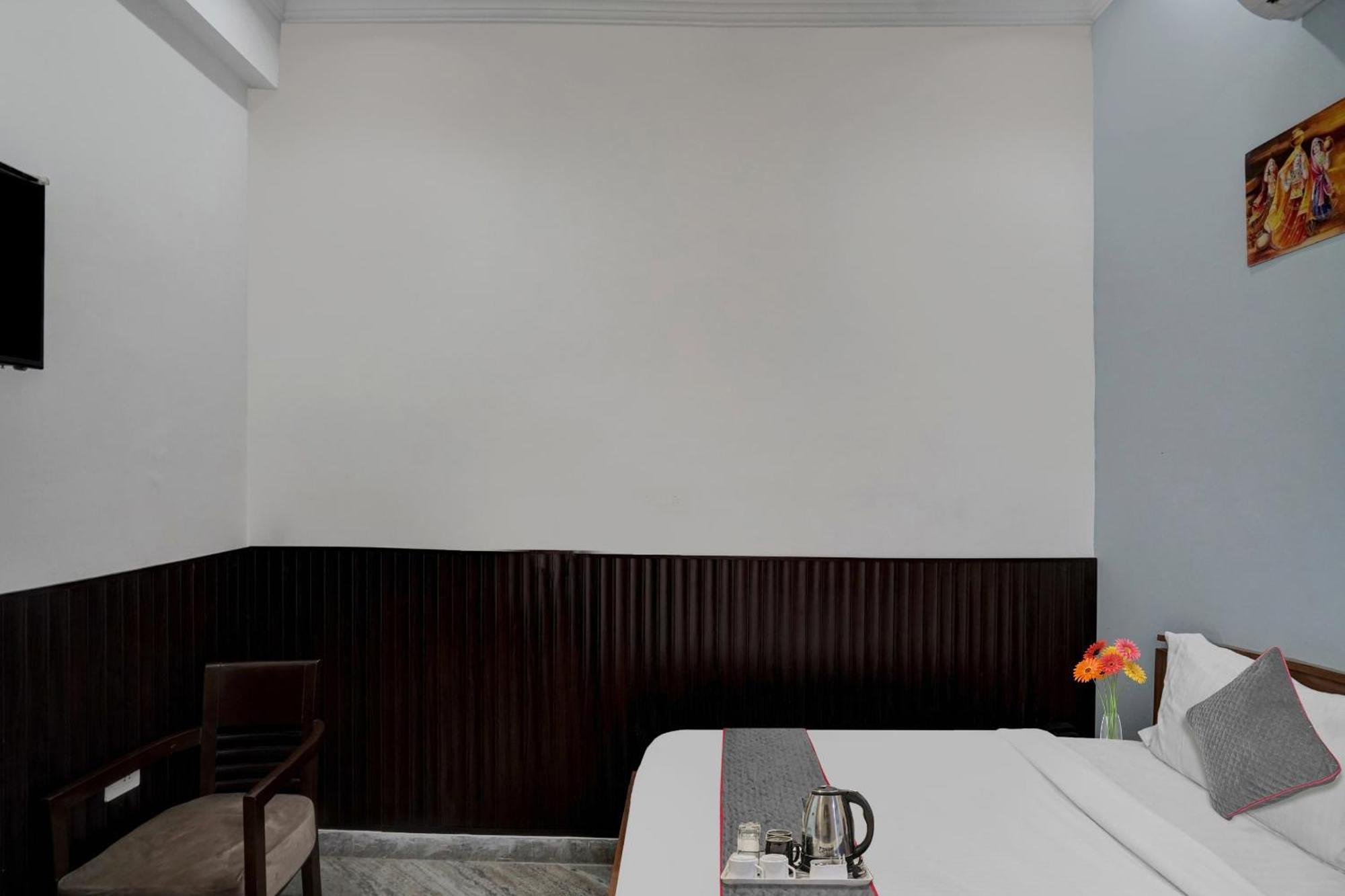 Отель Collection O Samira Residency Near Botanic Garden Of Indian Republic Нойда Экстерьер фото