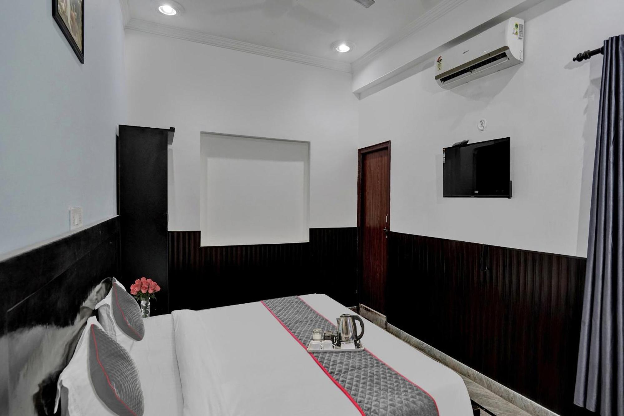 Отель Collection O Samira Residency Near Botanic Garden Of Indian Republic Нойда Экстерьер фото